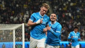 Super Hoj guarisce il Napoli dal mal di trasferta. E gli azzurri corrono come matti.