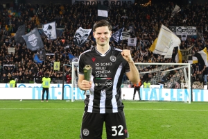 Napoli peggio che a Lisbona. Stanco ed improduttivo. Perde il treno per il primato. Sono una banda di coglioni ma il Milan ha gli aiutini.