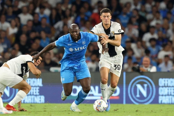 Brivido scudetto. Azzurri alla frutta, il Napoli gioca che è una pena ma la Lazio lo lancia verso il tricolore.