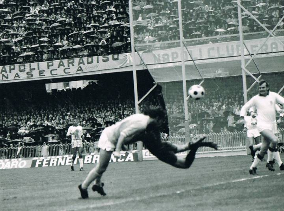 Napoli - Cagliari, i precedenti: nel 5 - 0 del 1974 in gol anche Juliano