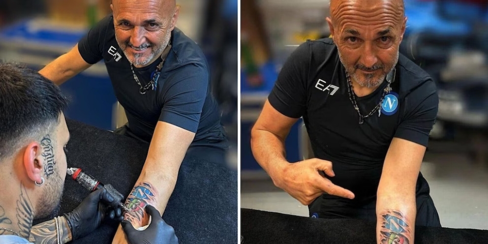 Luciano Spalletti celebra il Napoli Campione d'Italia con un tatuaggio