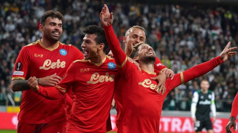 GOLEADA DEL NAPOLI E PRIMO POSTO NEL GIRONE