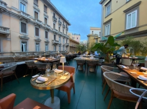 Nel cuore di Napoli, in via Filangieri, apre NOA il primo raffinato worldwide tasting restaurant