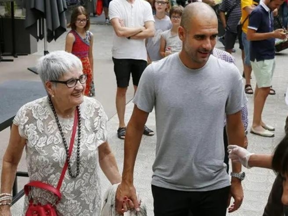 La mamma di Guardiola è morta per coronavirus. Aveva 82 anni