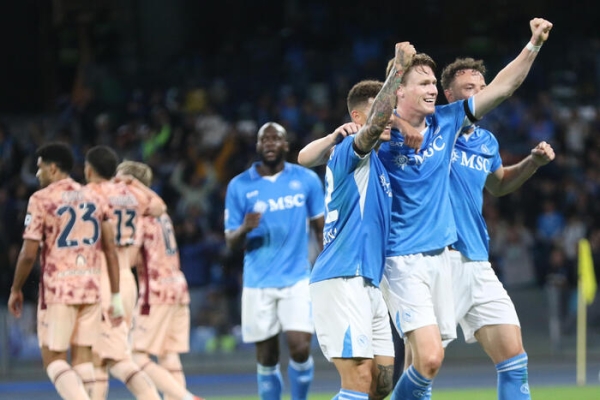 Miracolo a Milano e Napoli in fuga scudetto. Il destino nelle vostre mani.