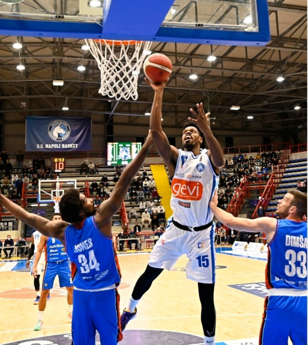 Gevi Napoli Basket-Nutribullett Treviso 82-70,Sacripanti :&quot;Giorno importante per il basket a Napoli&quot;