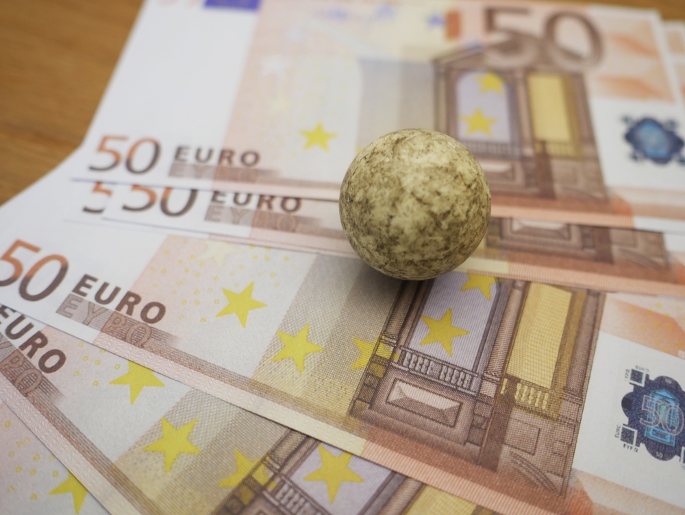 Chiesta la riduzione degli stipendi del calcio
