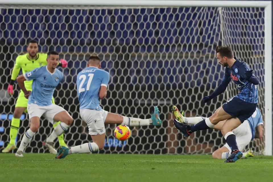 Lazio - Napoli, i precedenti: gol vittoria di Ruiz allo scadere nell'1 - 2 dello scorso febbraio