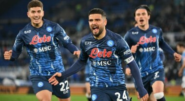 IL NAPOLI VINCE ALL&#039;OLIMPICO E SI RIPRENDE LA VETTA