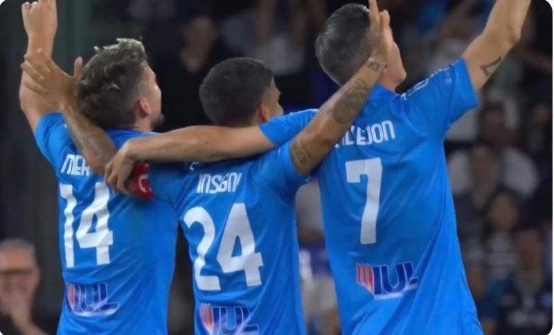 EFFETTO NOSTALGIA AL MARADONA: 47MILA SPETTATORI PER LA NOTTE DEI LEONI. MERTENS FIRMA IL POKER E TRASCINA LE NAPOLI LEGENDS