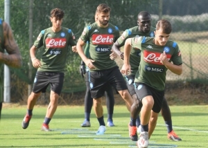 Il Napoli vuole tornare a Castelvolturno:test rapidi e squadra in gruppi