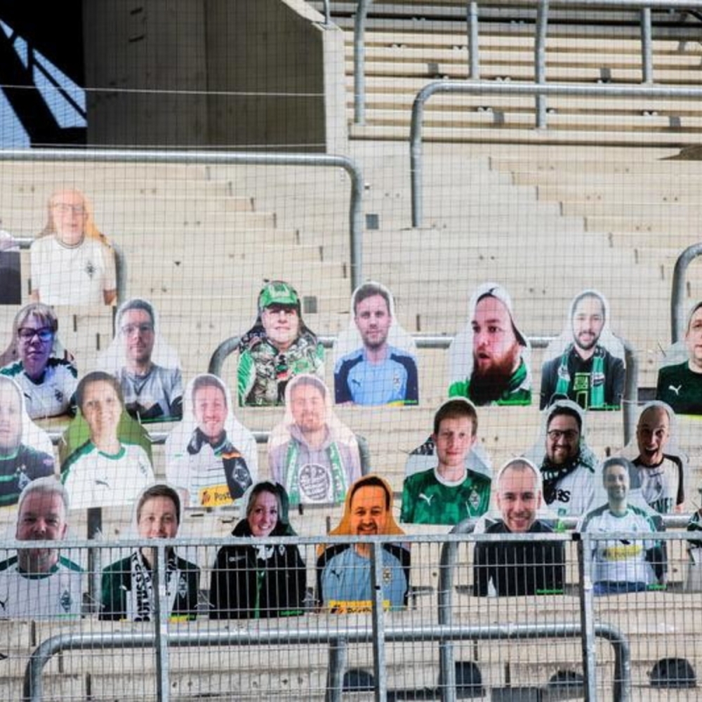 La Bundesliga riparte con tifosi di cartone. La Premier vieta esultanze di gruppo e scambio di maglie: le nuove regole dei campionati &quot;post-Covid&quot;