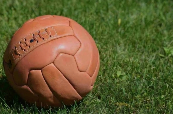 Il calcio noioso e la triste tribù dei “piedi invertiti”