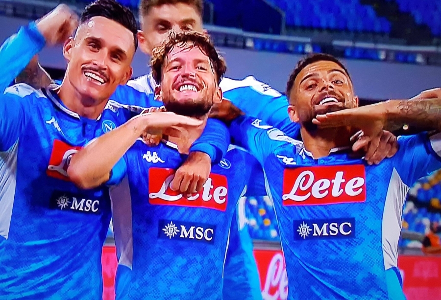 Napoli-Milan: pareggio amaro e stretto. Gode la Roma