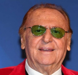 Renzo Arbore sta male ed interrompe i suoi concerti!