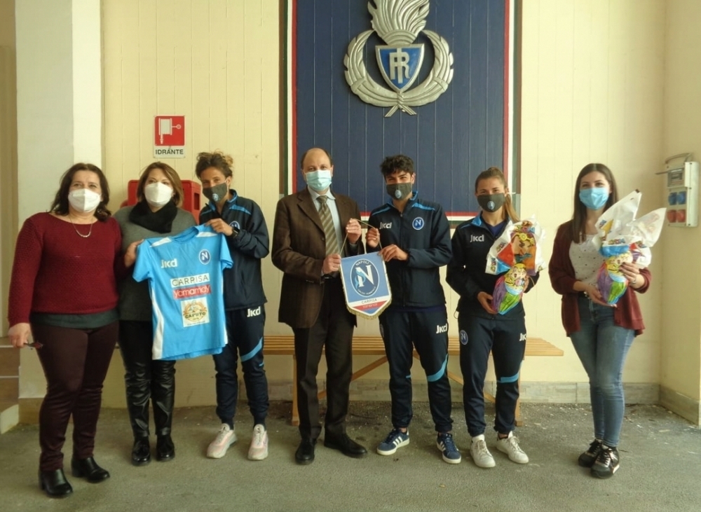 Il Napoli Femminile all’Icam di Lauro, uova di Pasqua ai bambini