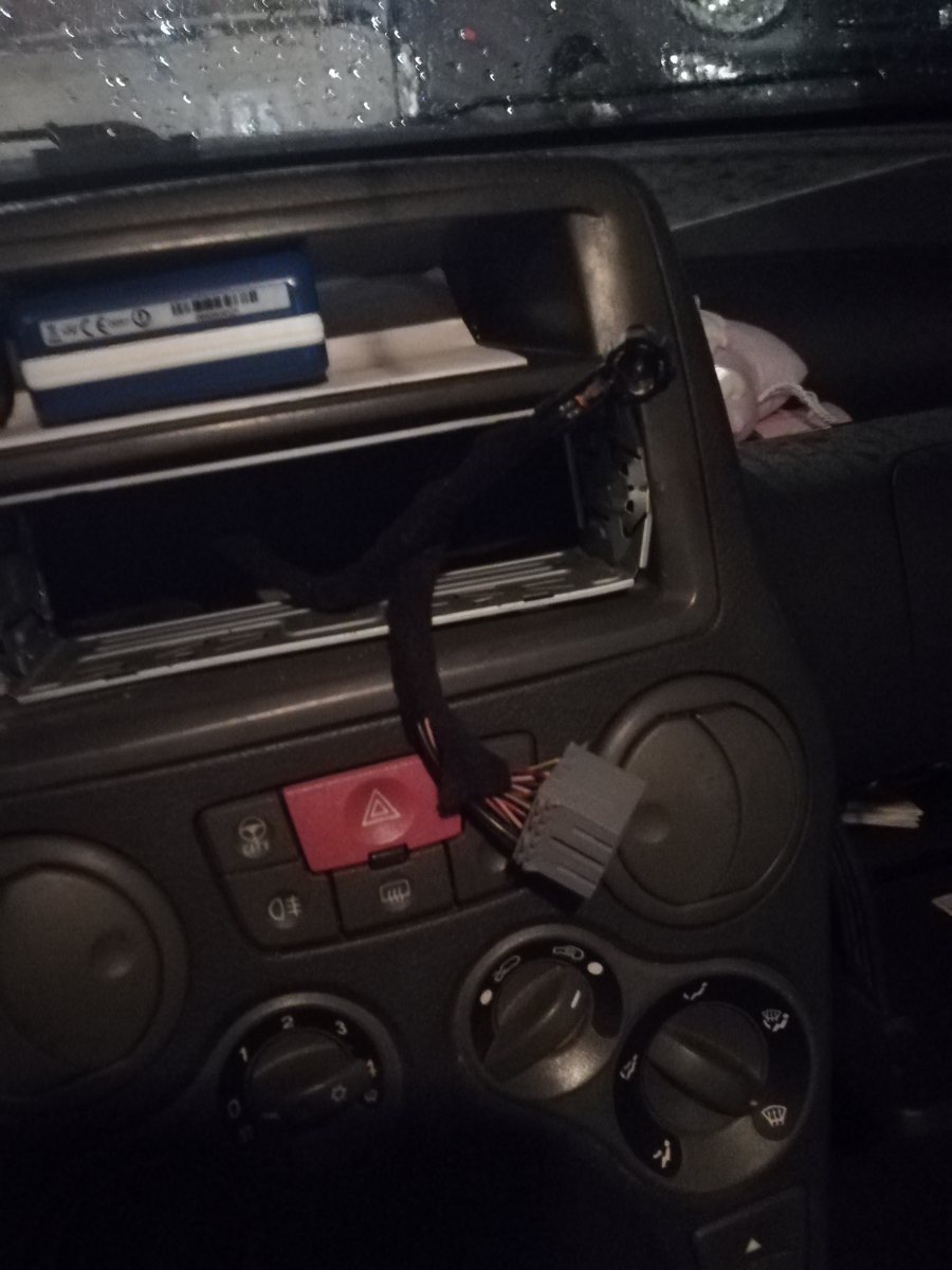 Oltre il danno anche la beffa.Danneggiata auto di un giornalista