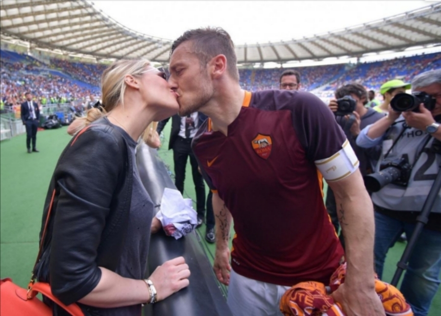 Francesco Totti e Ilary Blasi positivi al Covid