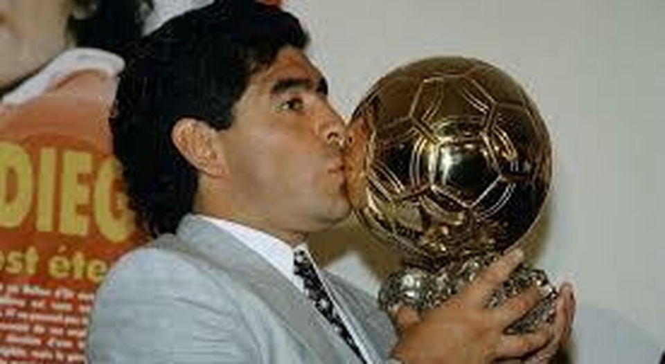 Ritrovato il Pallone d'oro vinto da Maradona nel 1986!