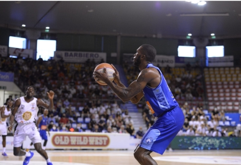 Napoli Basket: festa rinviata
