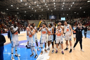 Impresa del Napoli Basket contro Armani Milano