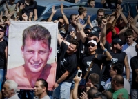 Ricordando Ciro Esposito:fiaccolata sul lungomare a 10 anni dalla tragedia