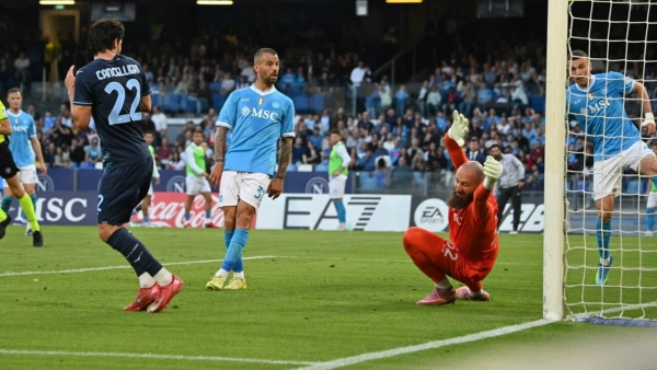 Notte fonda per il Napoli. Sarri sale in cattedra, Conte fa un brutto passo indietro. E le sue parole combinano guai.