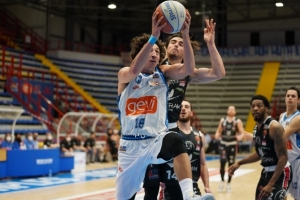 Gevi Napoli Basket-Bertram Tortona 78-73, gli azzurri chiudono al primo posto. Sacripanti : &quot;Complimenti a tutti per il risultato&quot;