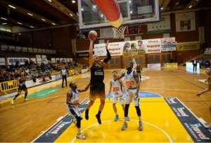 Cestistica San Severo-Gevi Napoli Basket 71-81, Gli azzurri tornano al successo. &quot;