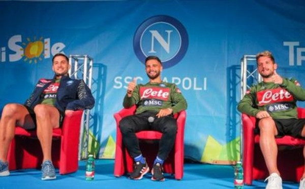 DIMARO - Kostas Manolas, Lorenzo Insigne e Dries Mertens hanno risposto alla domande dei tifosi in Piazza Madonna della Pace a Dimaro