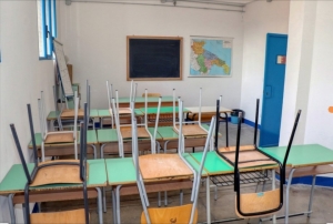 Riapertura scuole rinviata in Campania. De Luca: “Questo non è un Paese serio”