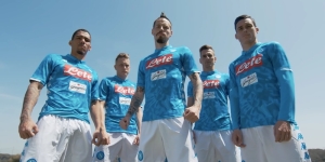 La nuova maglia Kappa del Napoli