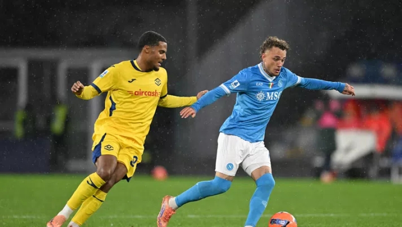 Il Napoli si mangia le mani e sbaglia di testa e coi piedi. Una serata da dimenticare.