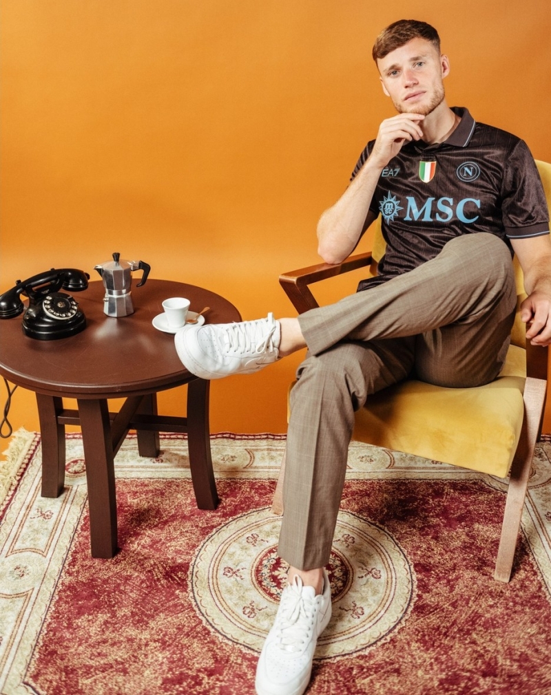 Il Napoli presenta &quot;Cafè&quot;, la terza maglia in onore della tradizione napoletana