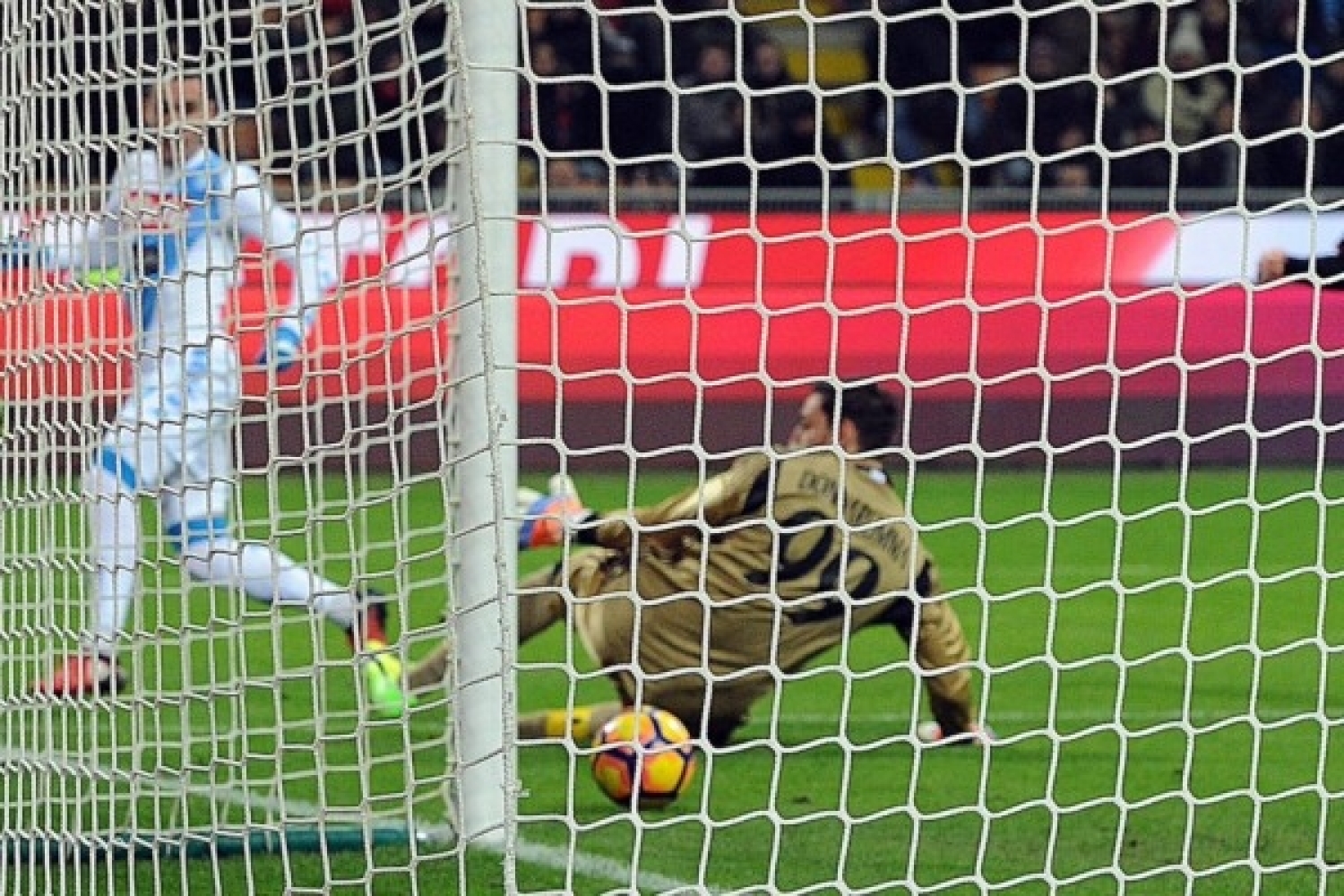 Milan - Napoli, i precedenti: negli ultimi 3 incroci, 2 pareggi ed una vittoria rossonera in Coppa Italia