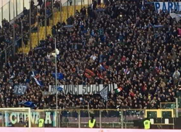 Parma-Napoli, contestazione a De Laurentiis: &#039;Vattene a Bari&#039;